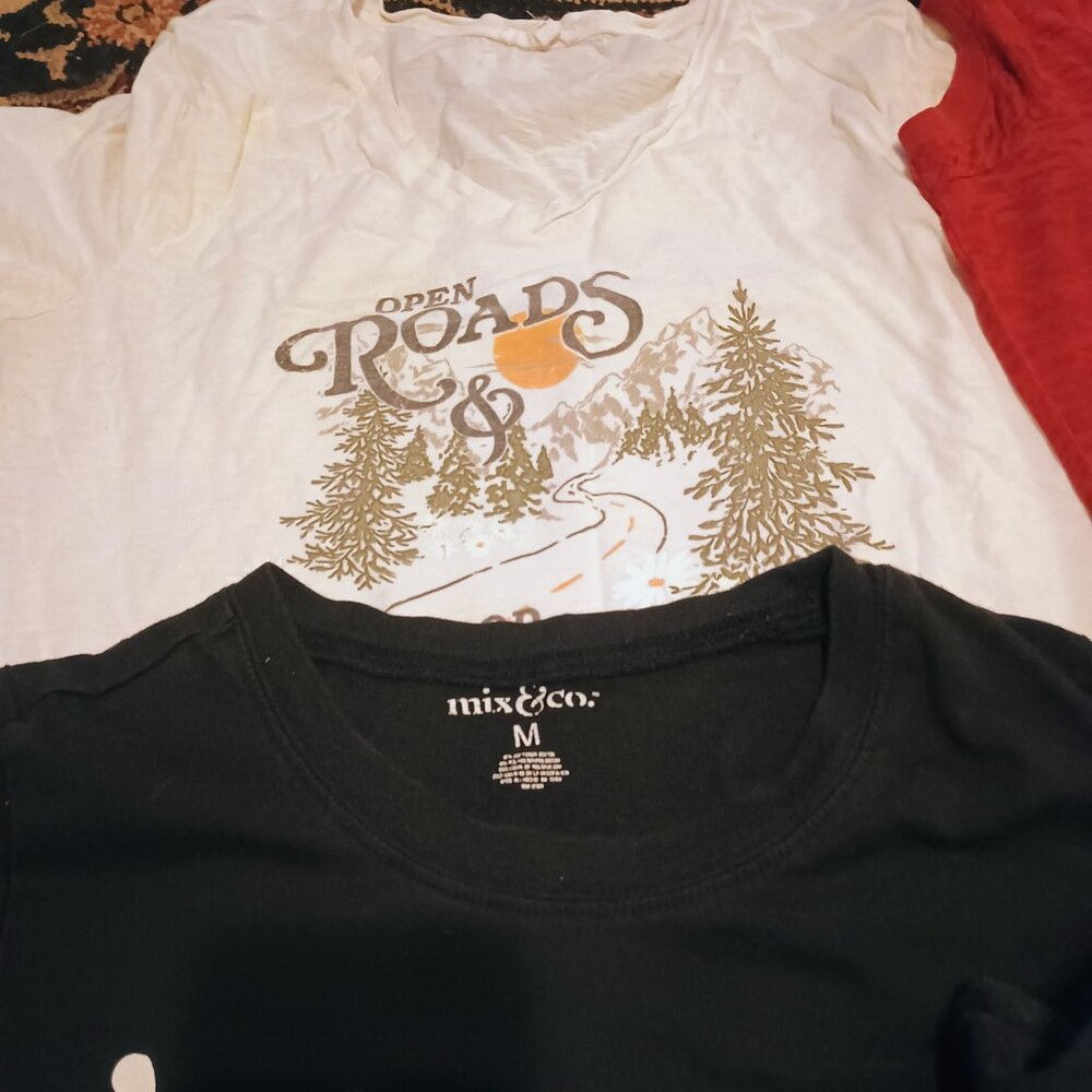 Four tshirts - Picture 4 of 5